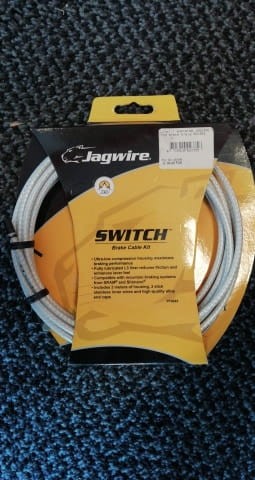 ZESTAW LINEK I PANCERZY JAGWIRE SWITCH brake biały DCK401.jpg
