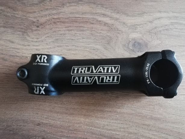 WSPORNIK KIEROWNICY TRUVATIV XR3D 1 1_8” 25.4_120MM CZARNY.jpg