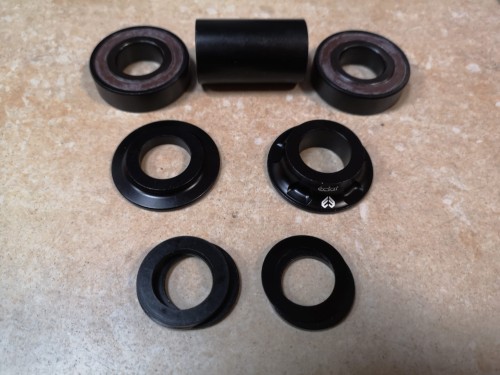 BMX WKŁAD SUPORTU ECLAT MID-BB 19MM black.jpg