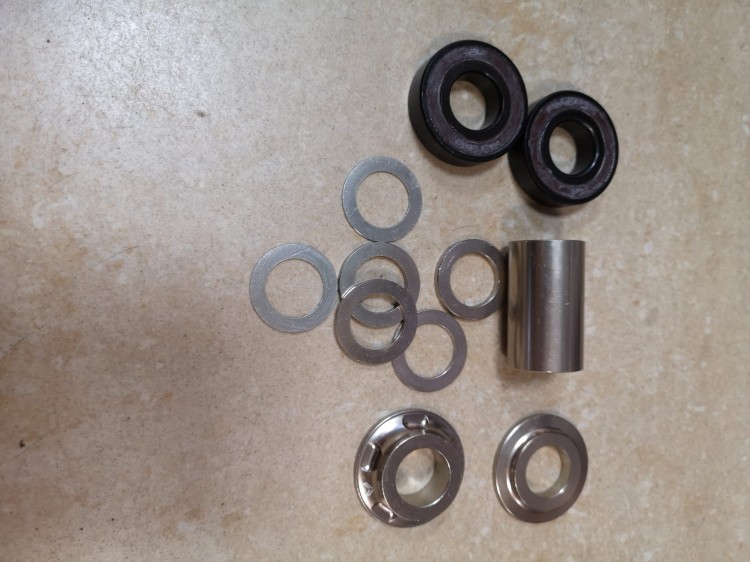 BMX WKŁAD SUPORTU ECLAT MID-BB 19MM iron grey.jpg