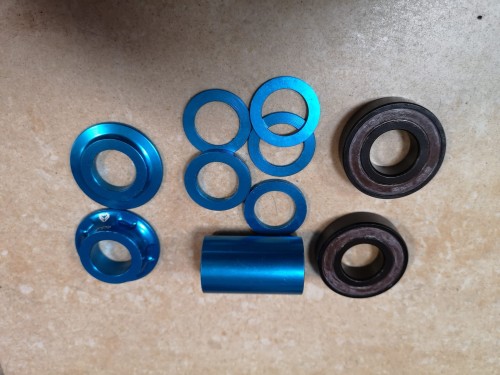 BMX WKŁAD SUPORTU ECLAT MID-BB 19MM cyan.jpg