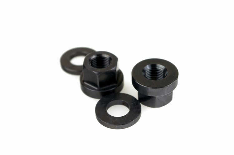 Komplet nakrętek i podkładek 3_8x26tpi klucz 15mm.jpg