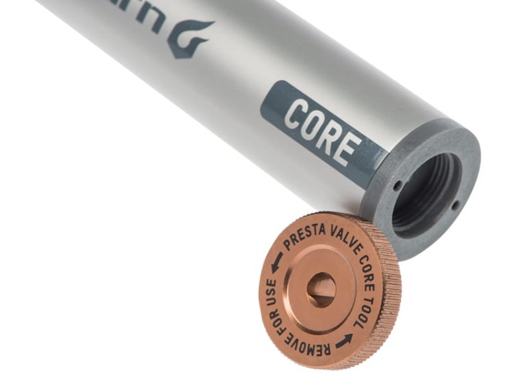 Pompka ręczna BLACKBURN CORE HV 90psi wężyk.jpg