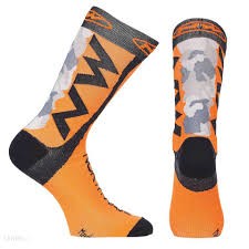 SKARPETKI NORTHWAVE EXTREME TECH CAMO ORANGE FLUO.jpg